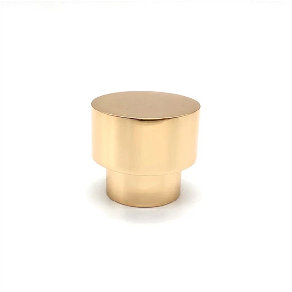 Smaržu pudeles vāciņu veidotājs