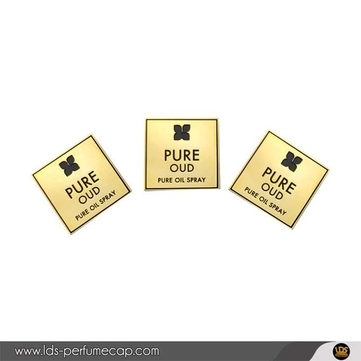 Īsta zelta misiņa plāksnes uzlīme ar melnu emalju